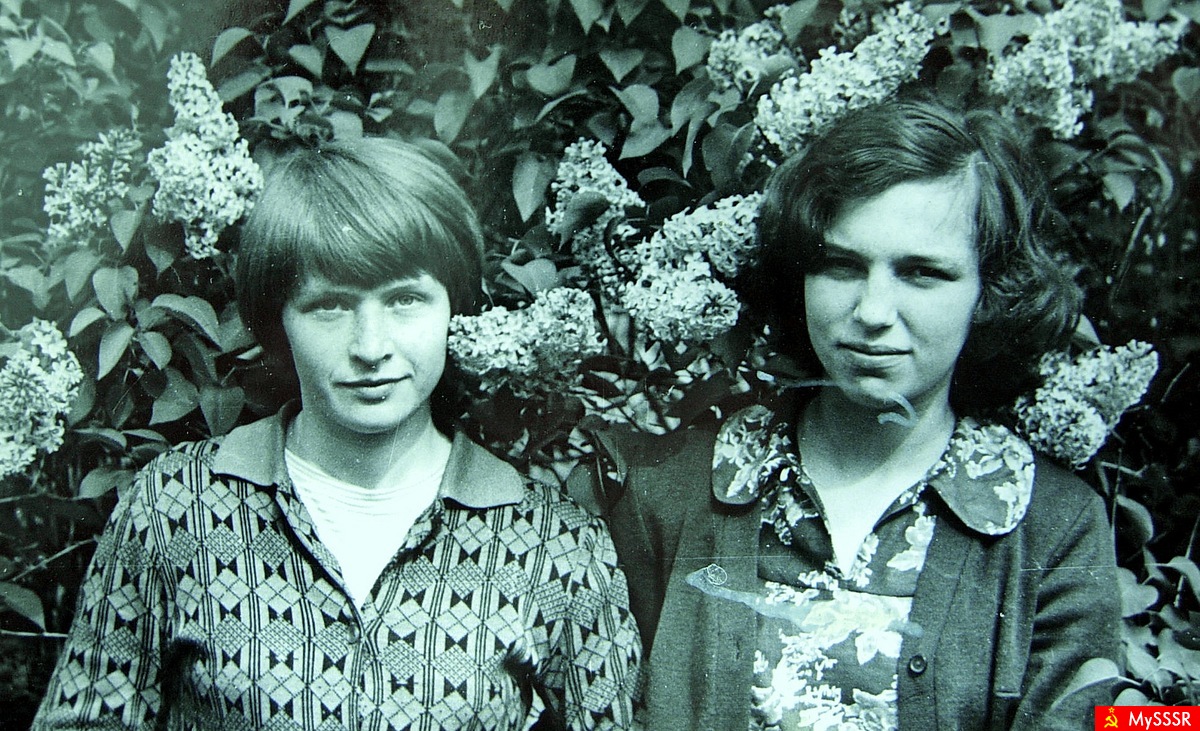 .  1977  