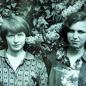 .  1977  